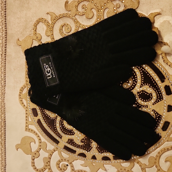 COPY - COPY - NEW UGG GLOVES - Picture 1 of 3